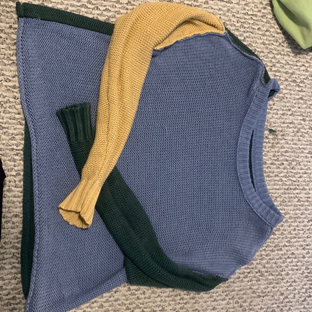 AMERICAN EAGLE KNIT SWEATER
